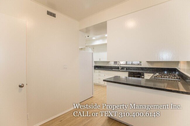 Building Photo - 410 S Barrington Ave
