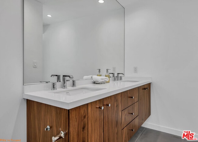 Building Photo - 2287 E Hildy Ln