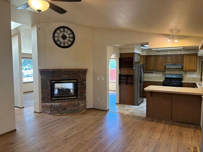 Building Photo - 3233 Jeri Dr NE