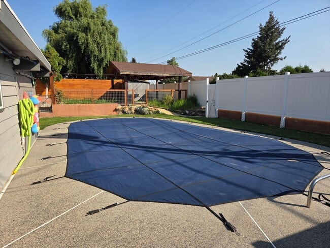 Building Photo - 3Bedroom, 2.5 Bath Mid Century Modern Home...