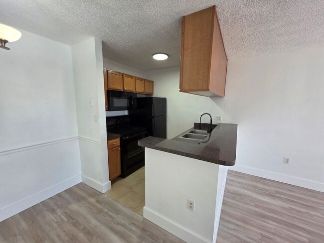 Building Photo - One Bed - One Bath - Water Front - First F...
