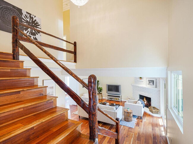 Building Photo - 4236 Ensenada Dr