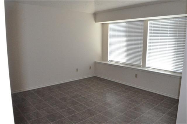 Building Photo - 2119 Fountain Dr