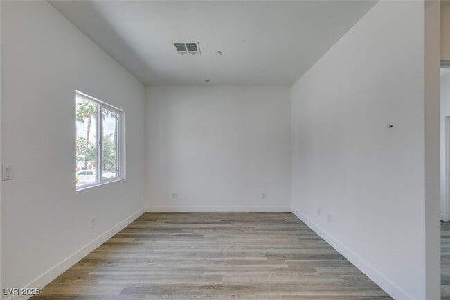Building Photo - 367 N 16th St