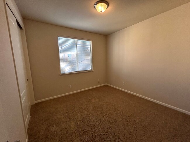 Building Photo - Bridgeway Lakes