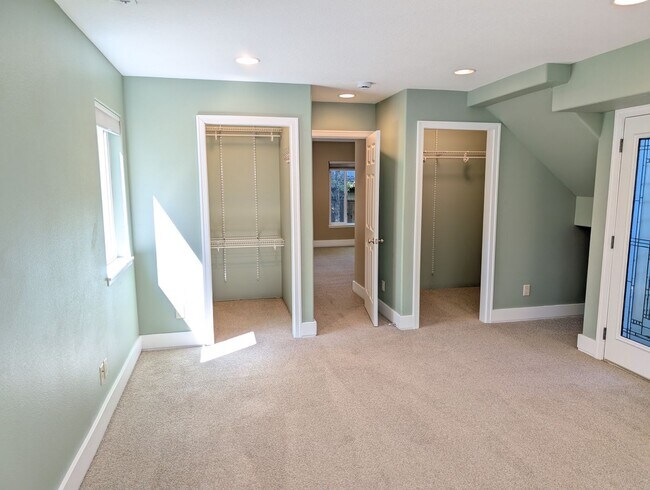 Building Photo - 4 Bed/2.5 Bath Multnomah Village Stunner w...