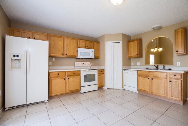 Building Photo - 2712 Whispering Trails Dr