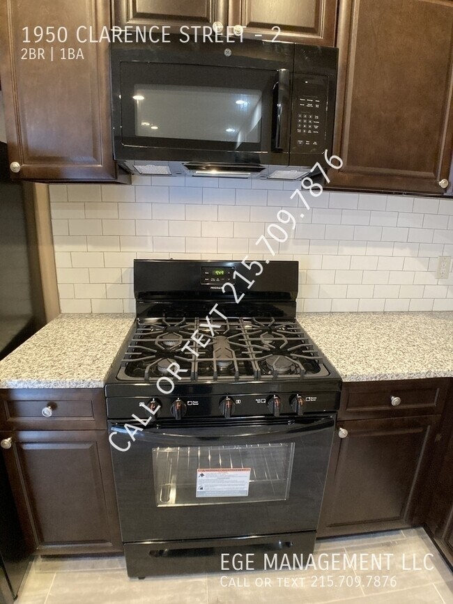 Building Photo - 1950 Clarence St