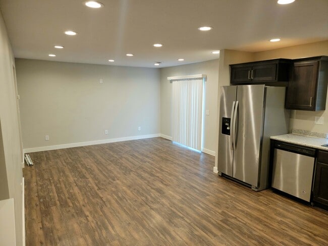 Building Photo - 1105 Fishlock Ave