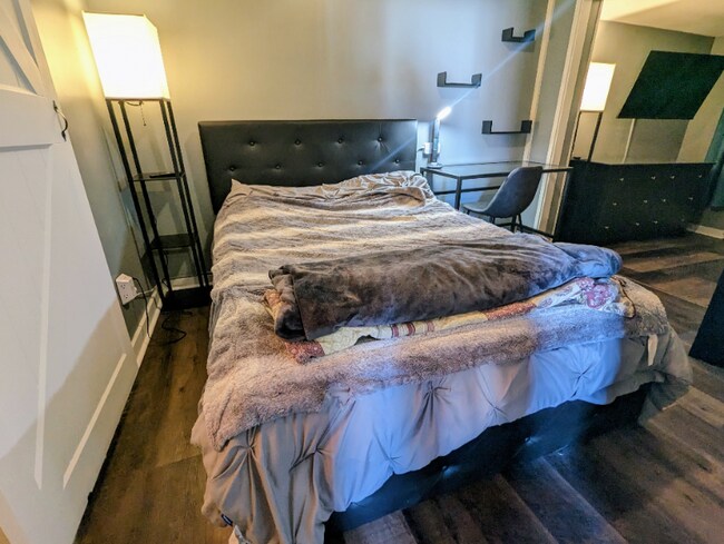 Building Photo - 146 2nd St