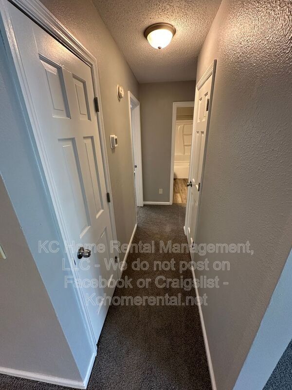 Building Photo - 708 NW Mock Ave