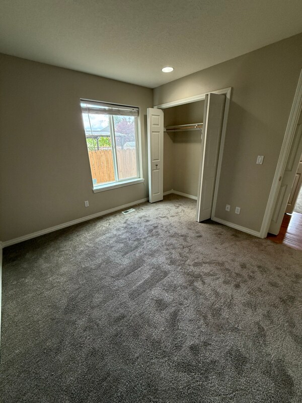 Building Photo - 13722 SE Gannon Dr