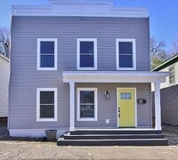 Building Photo - Style, comfort, & convenience---perfectly packaged!