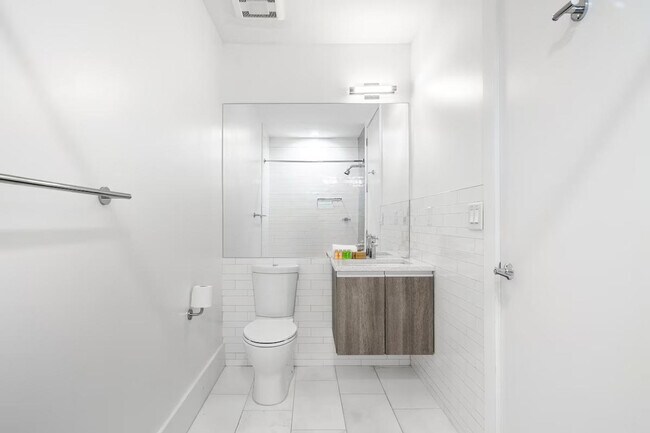 Building Photo - 1414 Grand St