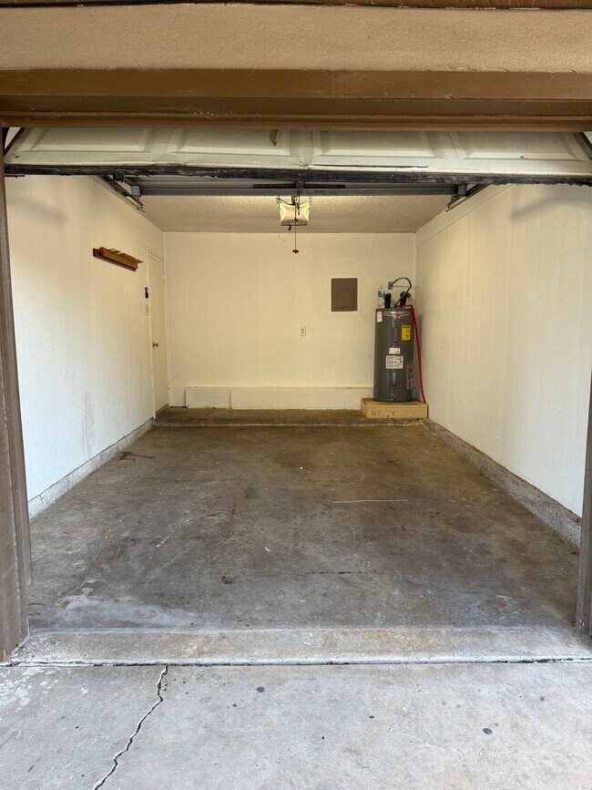Garage - 4101 E Lopez Dr