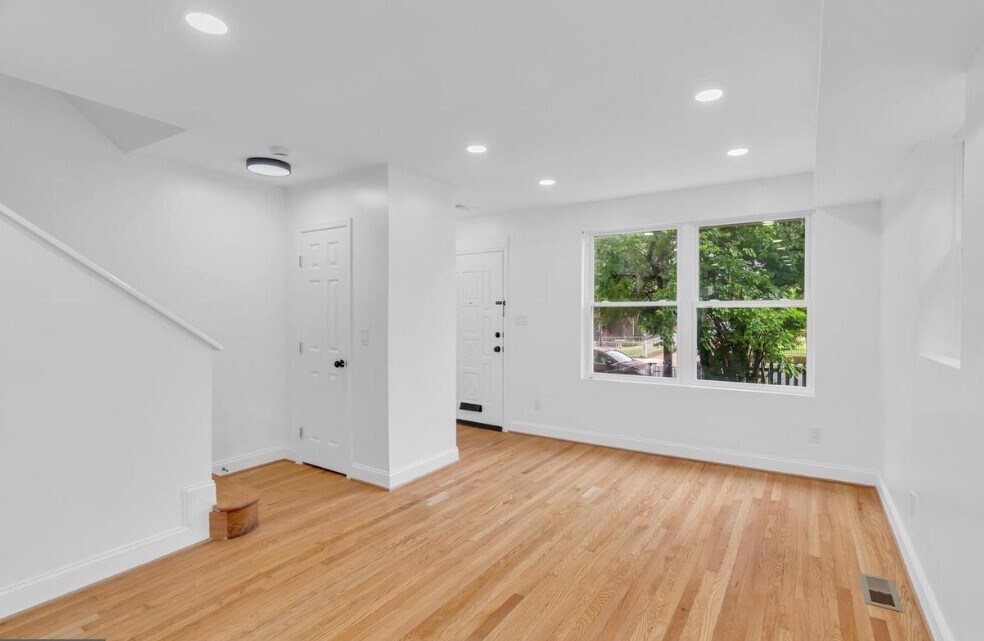 Building Photo - 518 Oglethorpe St NE