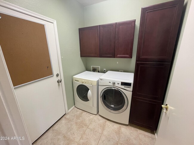 Building Photo - 42550 W Candyland Pl
