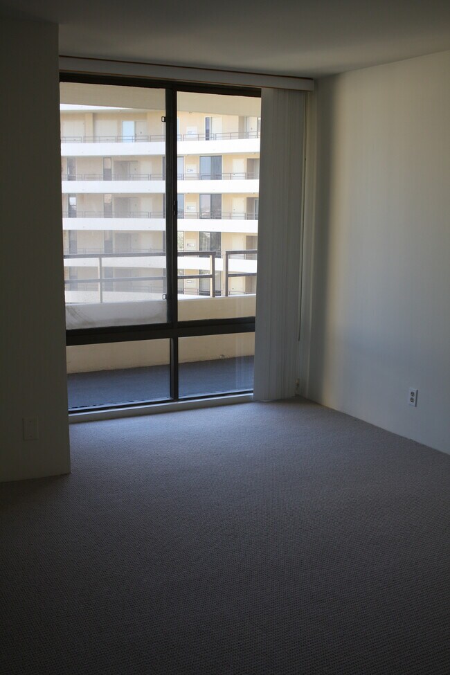 Building Photo - 4316 Marina City Dr