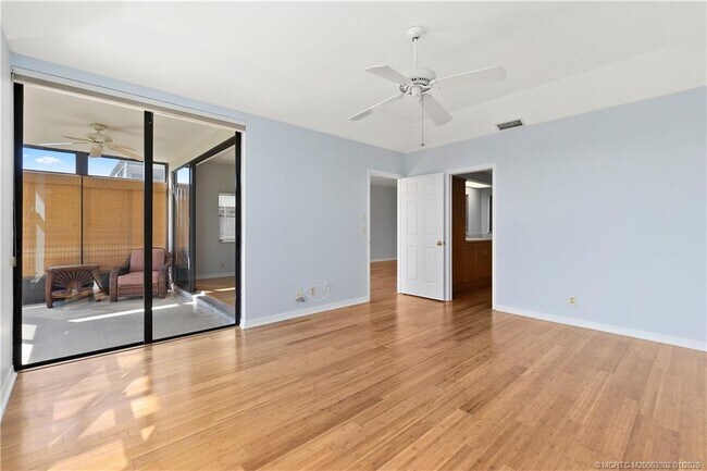 Building Photo - 6122 SE Landing Way