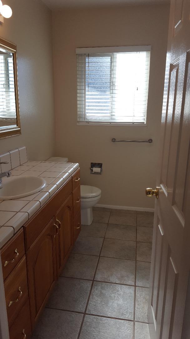 Building Photo - 676 Brentwood Dr