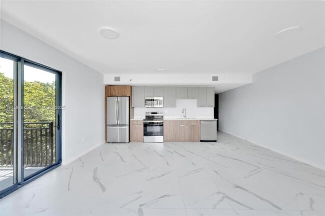 Building Photo - 840 NE 130th St