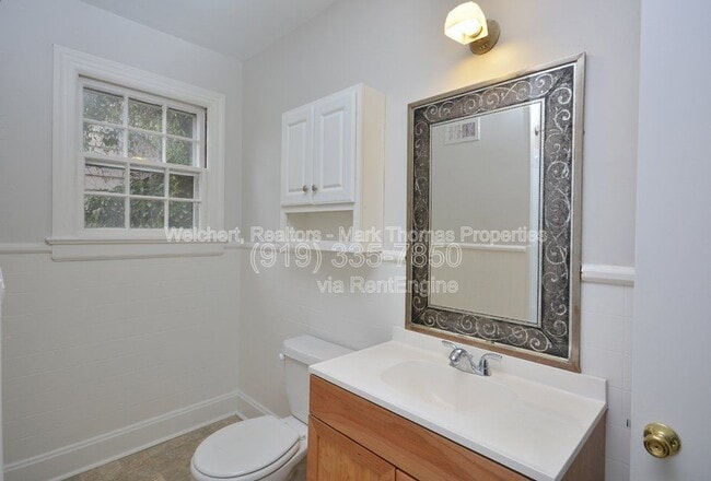 Building Photo - 2602 Vineyard St
