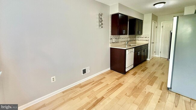 Building Photo - 305 Marten Rd