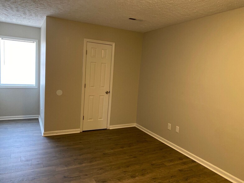 Building Photo - 255 Foxworth Dr