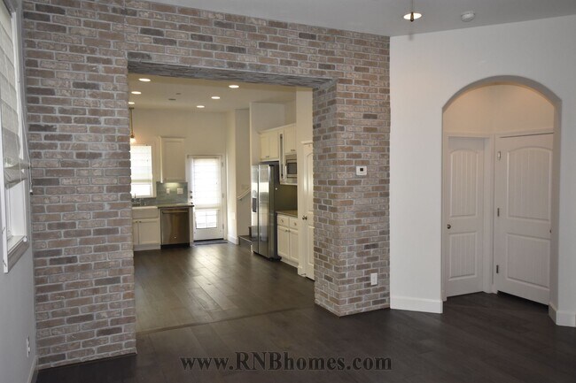 Building Photo - 1096 Provence Village Dr