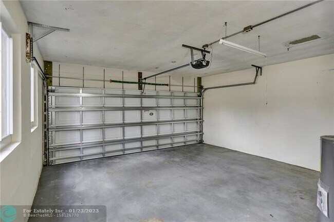 Building Photo - 361 SW 60th Ave