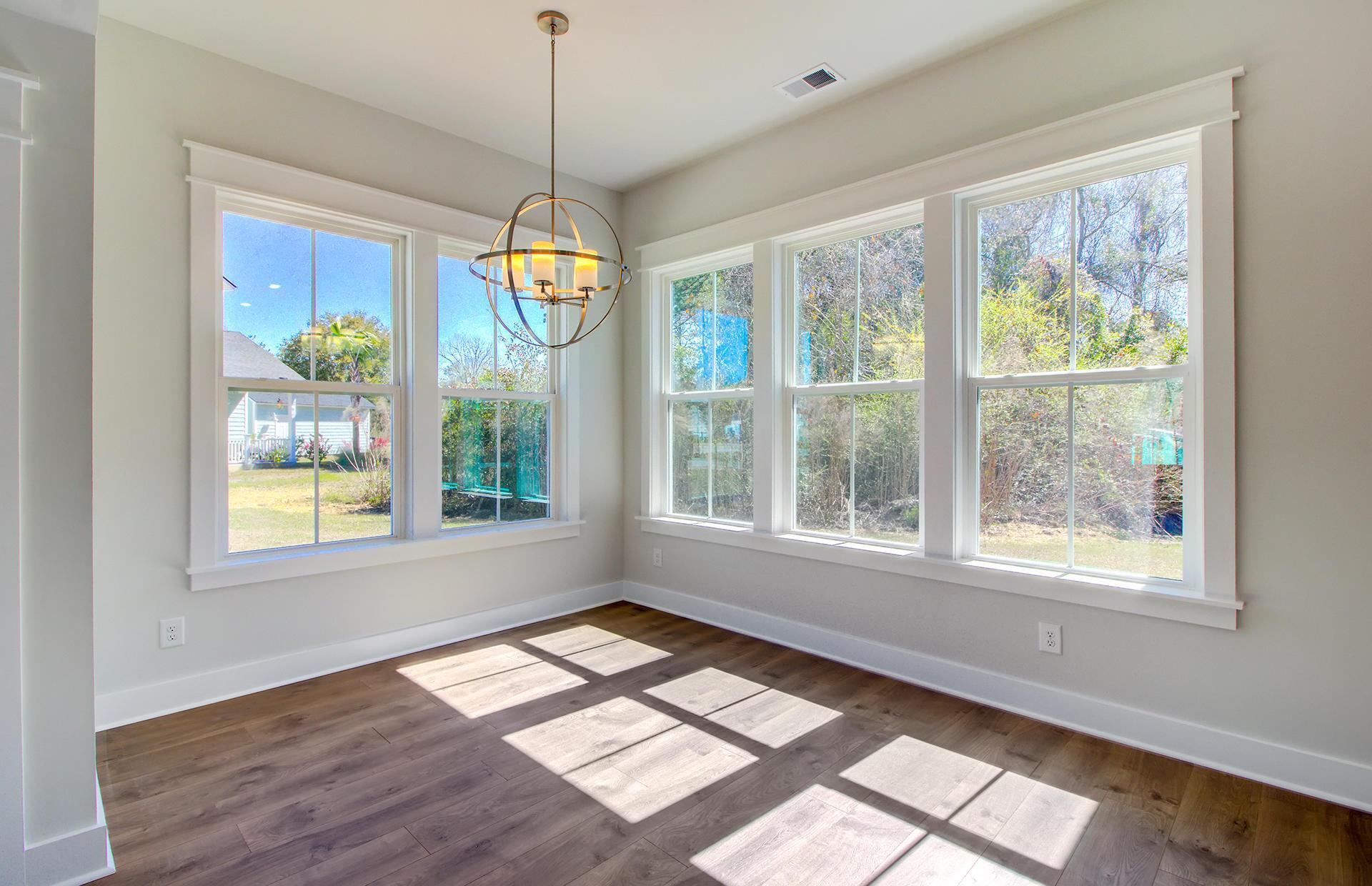 Building Photo - 302 Julian Hamlet