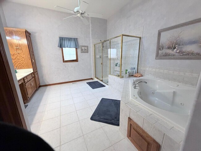 Building Photo - 3823 Sunburst Ln