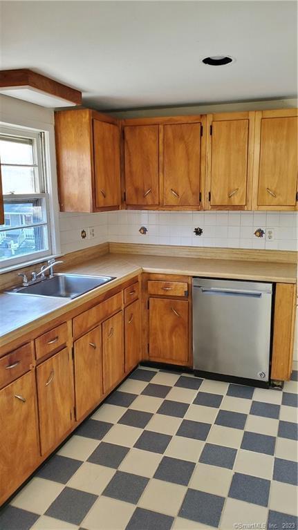 Building Photo - 38 Landin St