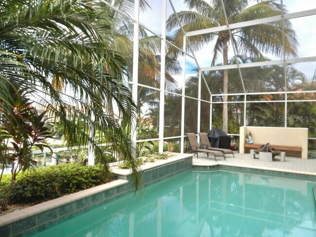 Building Photo - 811 W Henry St