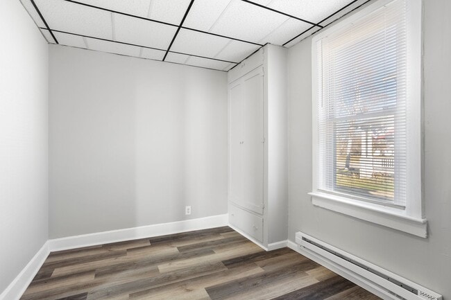 Building Photo - 1100 N Van Buren St