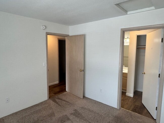 Building Photo - 3044 Sheraton Ct