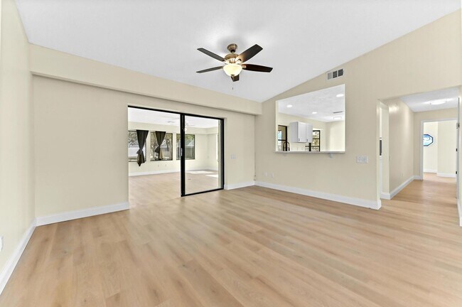 Building Photo - 571 SE Anchor Ln