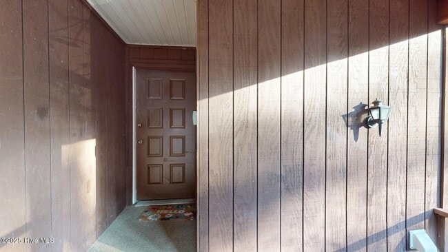 Primary Photo - 704 Dover St