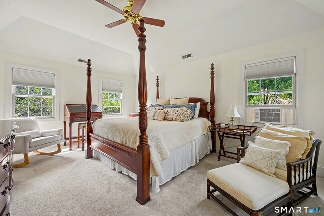 Building Photo - 1 Silvermine Rdg