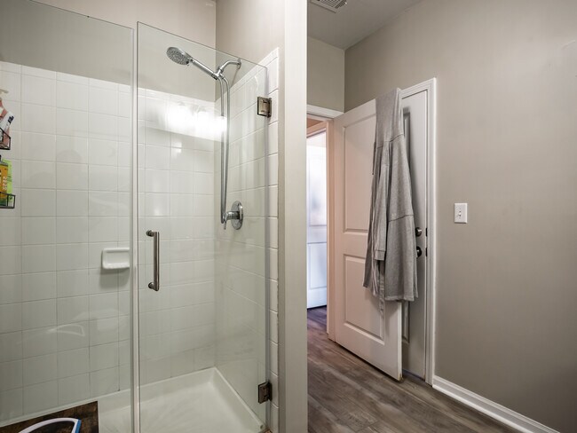 Building Photo - Rowandale