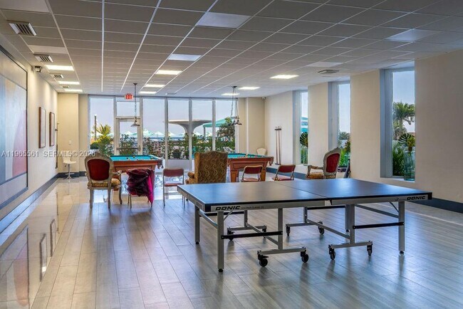 Building Photo - 3140 S Ocean Dr