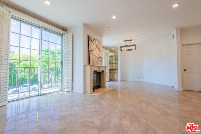 Building Photo - 458 N Oakhurst Dr