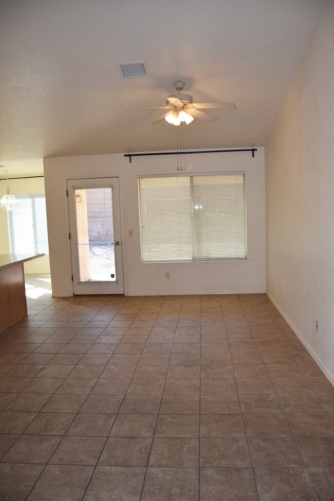 Building Photo - Fabulous Home Close to everything you'll Need in Sierra Vista, Az