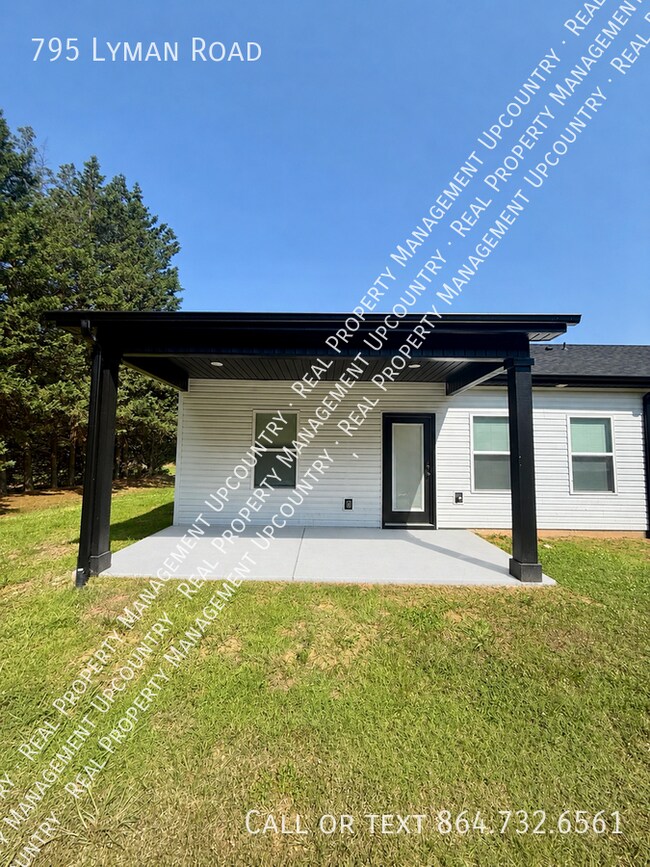 Building Photo - 795 Lyman Rd