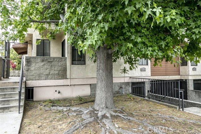 Building Photo - 914 E Elk Ave