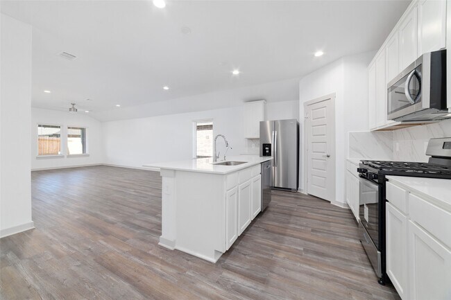 Building Photo - 7010 Fleetwood Crescent Wy