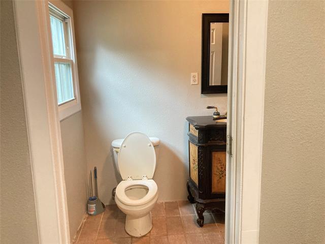 Building Photo - 104 May Ave