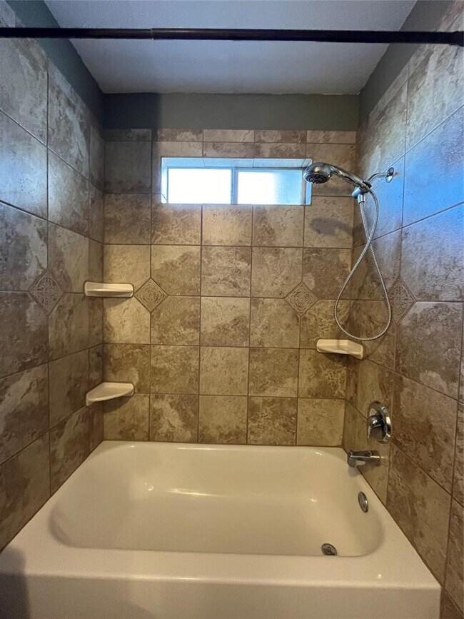 Building Photo - 5906 Green Acres