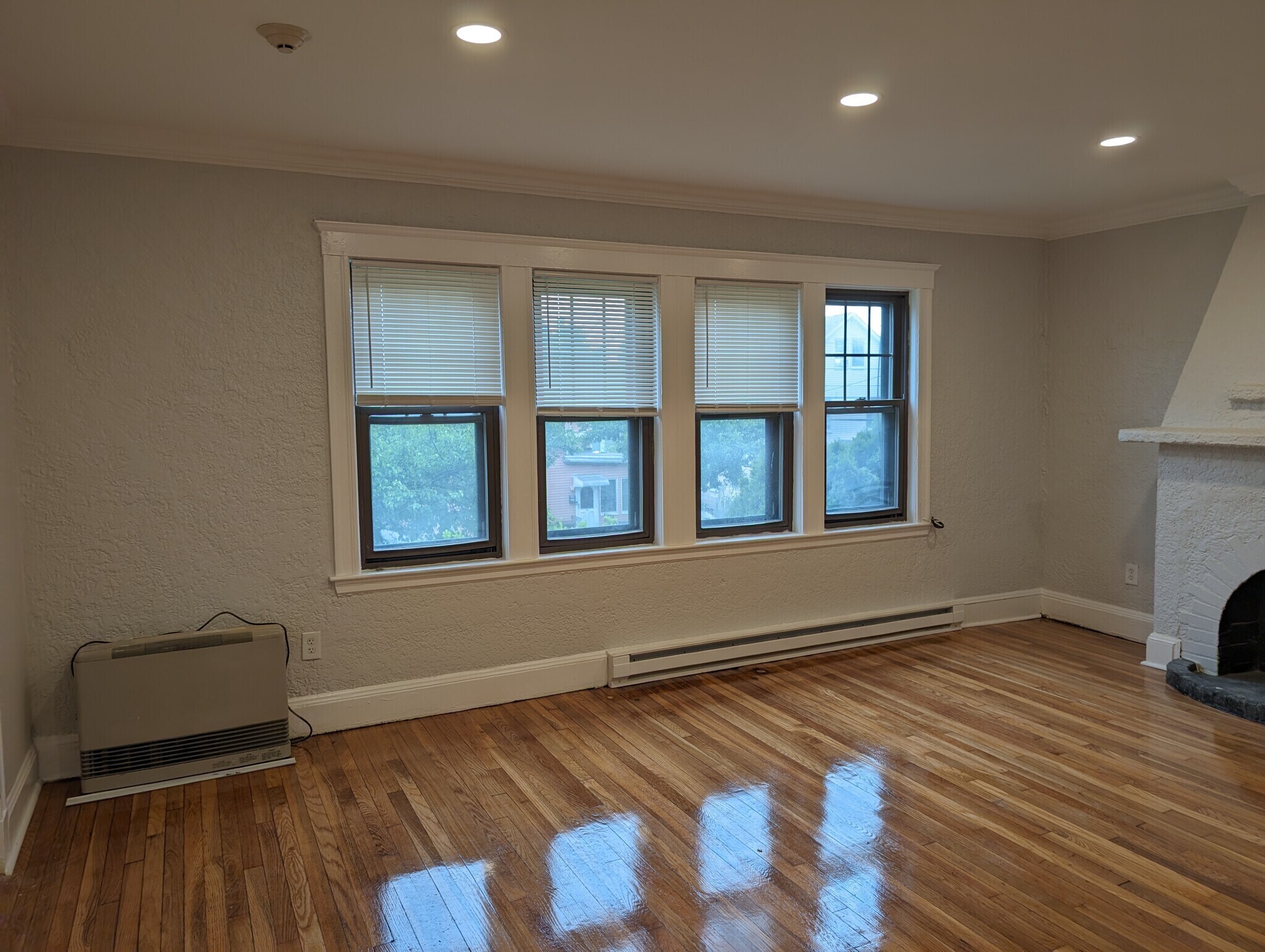 Building Photo - 720 Winthrop Ave