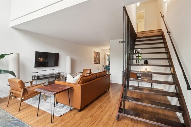 Building Photo - 1501 Rockdale Cir